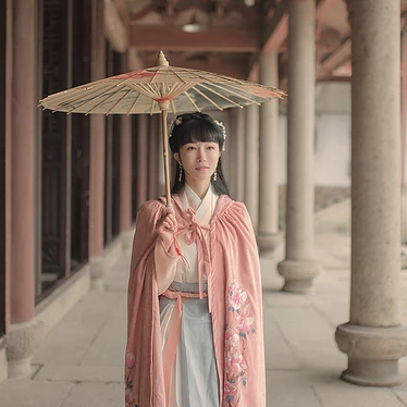清新帶傘粉色披風(fēng)女生頭像，唯美古風(fēng)頭像