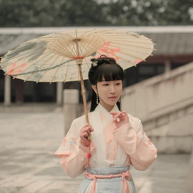 清新帶傘粉色披風(fēng)女生頭像，唯美古風(fēng)頭像