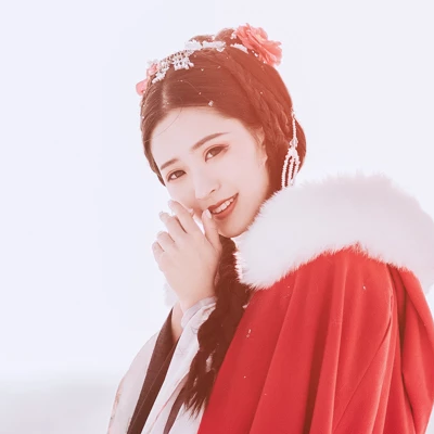 風(fēng)雪中紅披風(fēng)女生頭像，唯美古風(fēng)真人頭像
