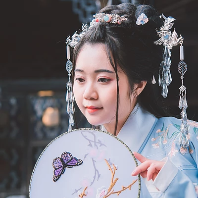 文藝藍(lán)衣帶團(tuán)扇女生頭像，唯美古風(fēng)真人頭像