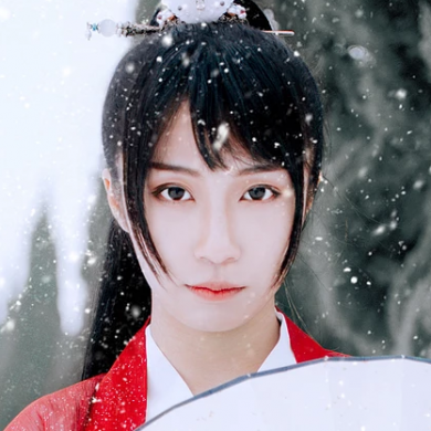 初雪紅衣俠客女生頭像，唯美古風(fēng)真人頭像
