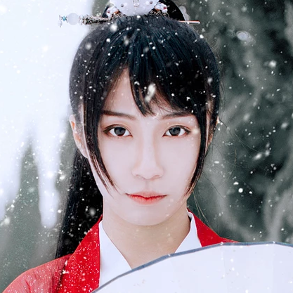 初雪紅衣俠客女生頭像，唯美古風(fēng)真人頭像