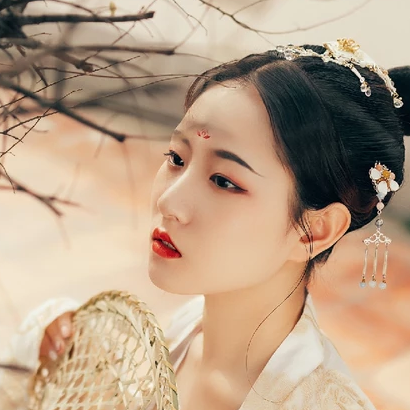 花溪佳人帶團(tuán)扇女生頭像，唯美古風(fēng)真人頭像