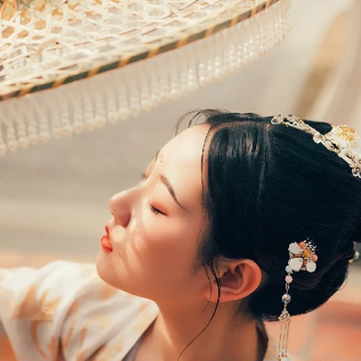花溪佳人帶團(tuán)扇女生頭像，唯美古風(fēng)真人頭像