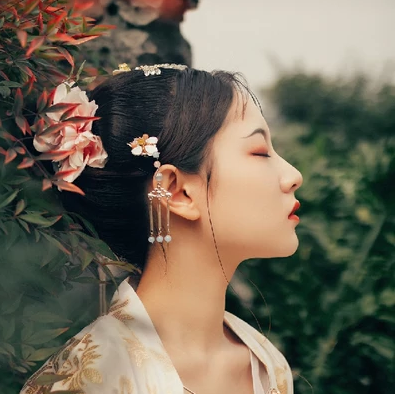 花溪佳人帶團(tuán)扇女生頭像，唯美古風(fēng)真人頭像