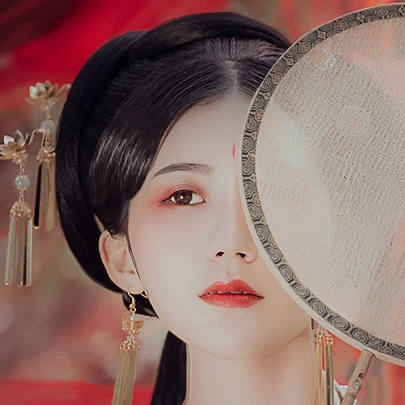 秋千仕女帶團(tuán)扇女生頭像，唯美古風(fēng)真人頭像