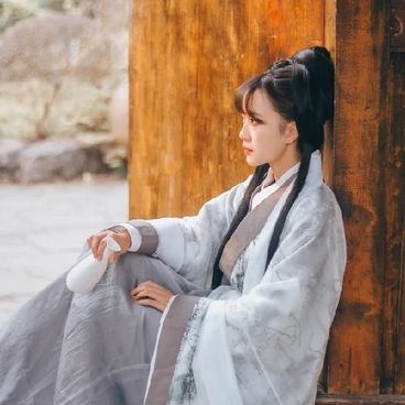 白衣清新復(fù)古女生頭像，唯美古風(fēng)真人頭像