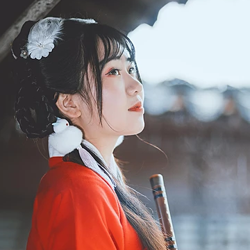 清新文藝紅披風女生頭像，唯美古風真人頭像