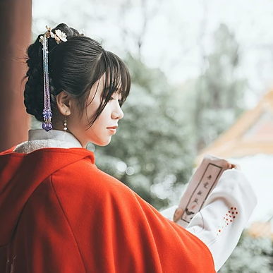 清新文藝紅披風女生頭像，唯美古風真人頭像