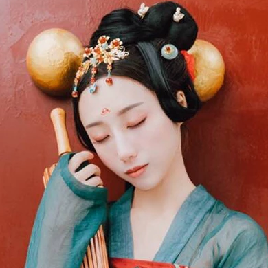 紅妝典雅帶傘團(tuán)扇女生頭像，唯美古風(fēng)真人頭像