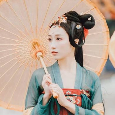 紅妝典雅帶傘團(tuán)扇女生頭像，唯美古風(fēng)真人頭像