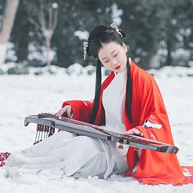 紅梅白雪彈琴女生頭像，唯美古風(fēng)真人頭像