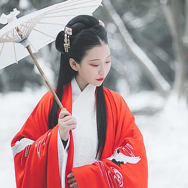 紅梅白雪彈琴女生頭像，唯美古風(fēng)真人頭像