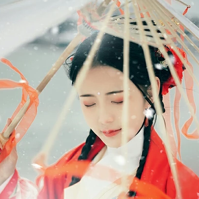 冷艷紅衣白雪女生頭像，唯美古風(fēng)真人頭像
