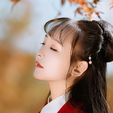 楓葉紅衣女生頭像，唯美古風(fēng)真人頭像
