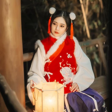 新春吉祥拿福女生頭像，蓮花燈唯美古風(fēng)頭像
