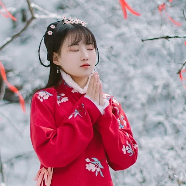 冰雪天地紅衣女生頭像，唯美古風真人頭像