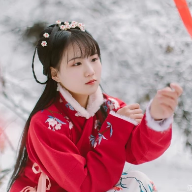 冰雪天地紅衣女生頭像，唯美古風真人頭像