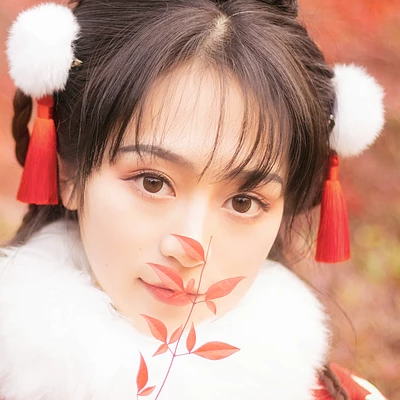 俏皮可愛(ài)帶折扇女生頭像，唯美古風(fēng)真人頭像