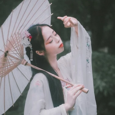 清新淡雅帶傘女生頭像，唯美古風(fēng)真人頭像