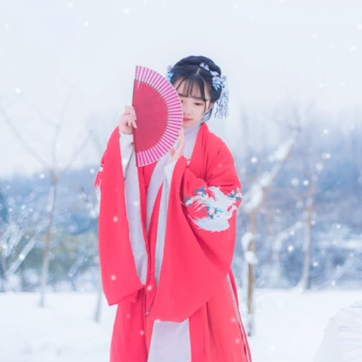 白雪紅衣女生頭像，唯美古風真人頭像