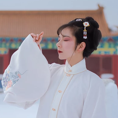 白衣白雪帶傘女生頭像，唯美古風真人頭像