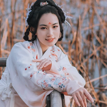 典雅帶團(tuán)扇女生頭像，唯美古風(fēng)真人頭像