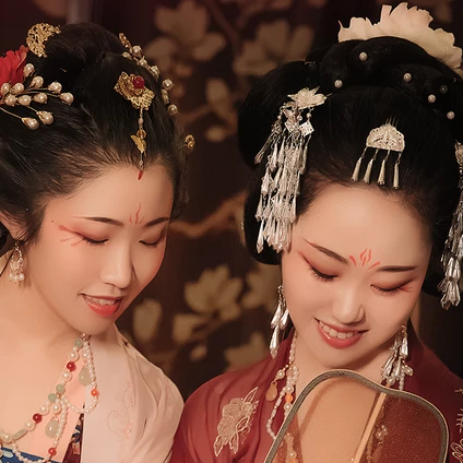 親密帶團(tuán)扇閨蜜頭像，唯美古風(fēng)真人頭像