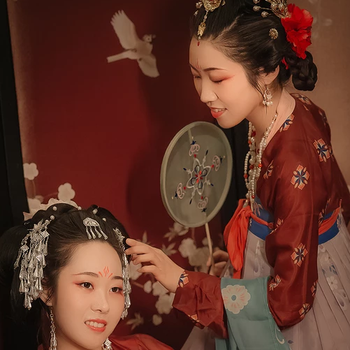 親密帶團(tuán)扇閨蜜頭像，唯美古風(fēng)真人頭像