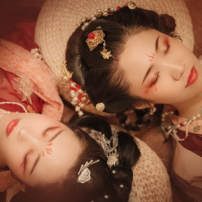 親密帶團(tuán)扇閨蜜頭像，唯美古風(fēng)真人頭像
