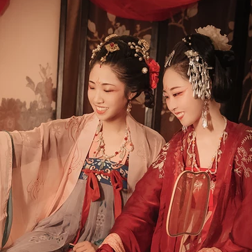 親密帶團(tuán)扇閨蜜頭像，唯美古風(fēng)真人頭像