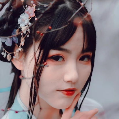 翩翩仙舞帶傘女生頭像，唯美古風真人頭像