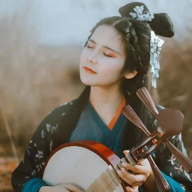 蘆葦飄揚(yáng)女生頭像，唯美古風(fēng)真人頭像