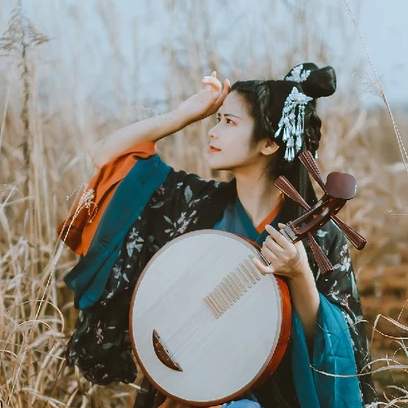 蘆葦飄揚(yáng)女生頭像，唯美古風(fēng)真人頭像