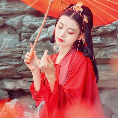 紅梅紅衣女生頭像，唯美古風(fēng)真人頭像
