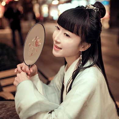 素雅帶團(tuán)扇生頭像，唯美古風(fēng)真人頭像