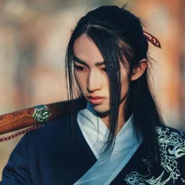 霸氣帶兵器男生頭像，唯美古風(fēng)真人頭像