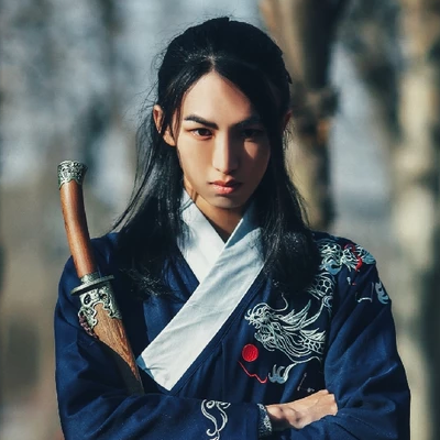 霸氣帶兵器男生頭像，唯美古風(fēng)真人頭像