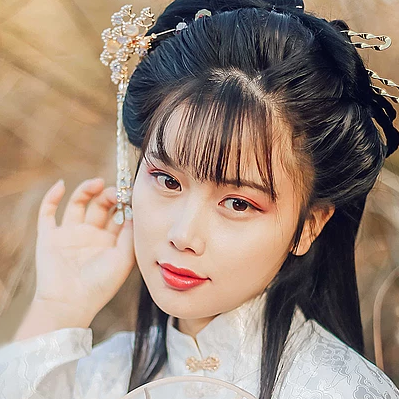 秋落意境帶團(tuán)扇女生頭像，唯美古風(fēng)真人頭像
