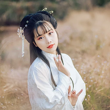 秋落意境帶團(tuán)扇女生頭像，唯美古風(fēng)真人頭像