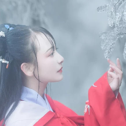 冰雪天地帶傘女生頭像，唯美古風(fēng)真人頭像