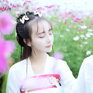 小清新花朵帶團(tuán)扇女生頭像，唯美古風(fēng)真人頭像