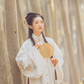 秋葉帶團(tuán)扇女生頭像，唯美古風(fēng)真人頭像