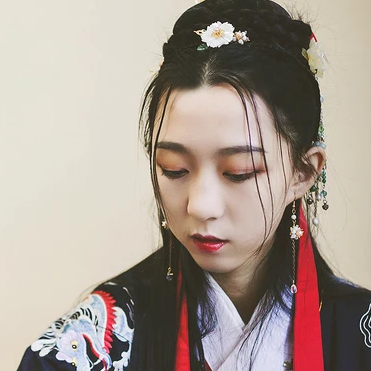 書香氣息女生頭像，唯美古風真人頭像