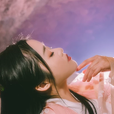粉衣蓮燈女生頭像，唯美古風(fēng)真人頭像