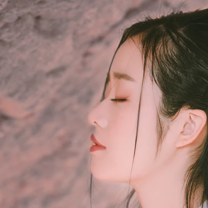 粉衣蓮燈女生頭像，唯美古風(fēng)真人頭像
