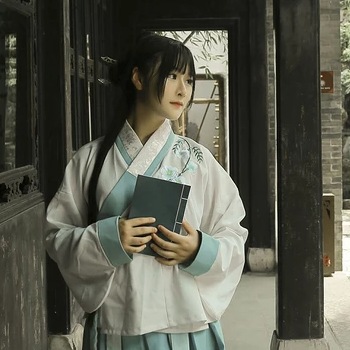 文藝復(fù)古風(fēng)漢服女生頭像，唯美古風(fēng)真人頭像