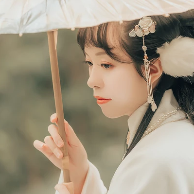 文藝復(fù)古帶團(tuán)扇女生頭像，唯美古風(fēng)真人頭像