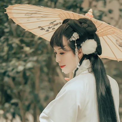 文藝復(fù)古帶團(tuán)扇女生頭像，唯美古風(fēng)真人頭像