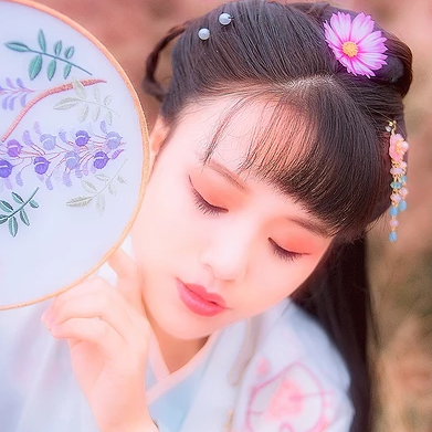 粉色帶團(tuán)扇女生頭像，唯美古風(fēng)真人頭像